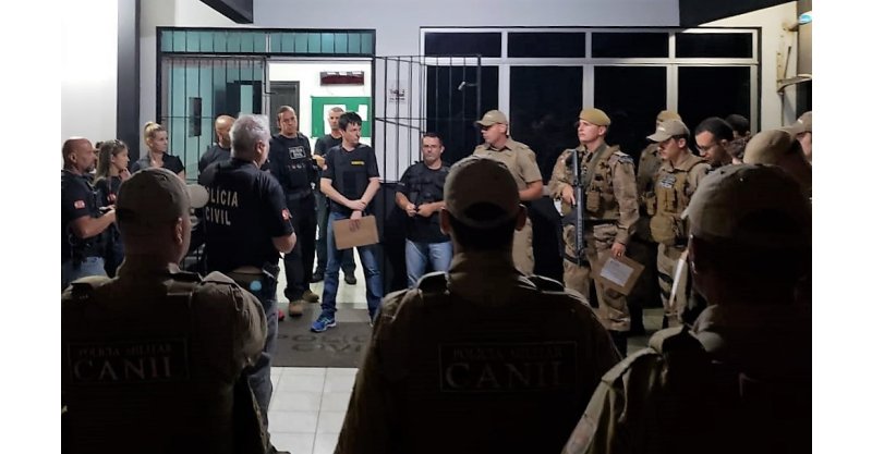 Seis traficantes são presos e drogas são apreendidas em operação em Imbituba e Laguna