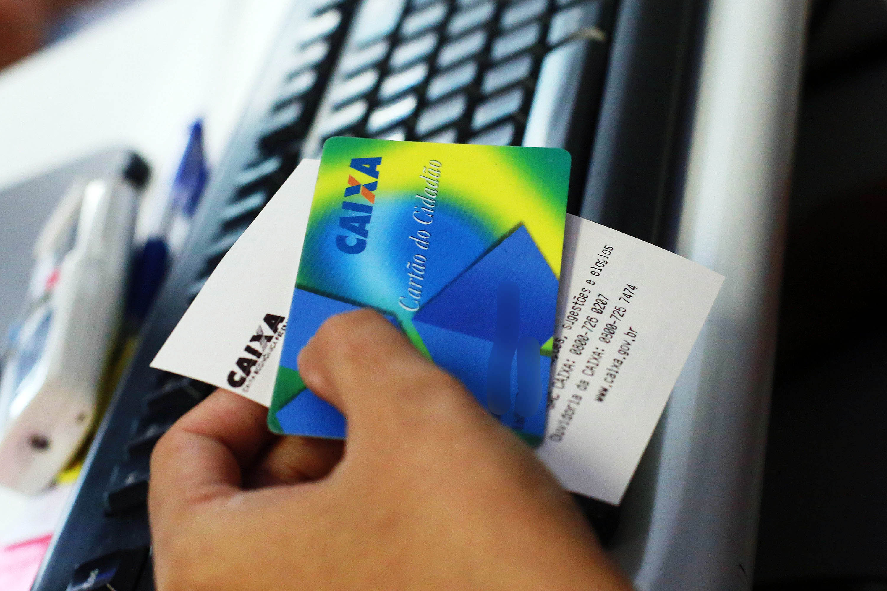 Nascidos em março e abril começam a receber abono salarial do PIS 2017