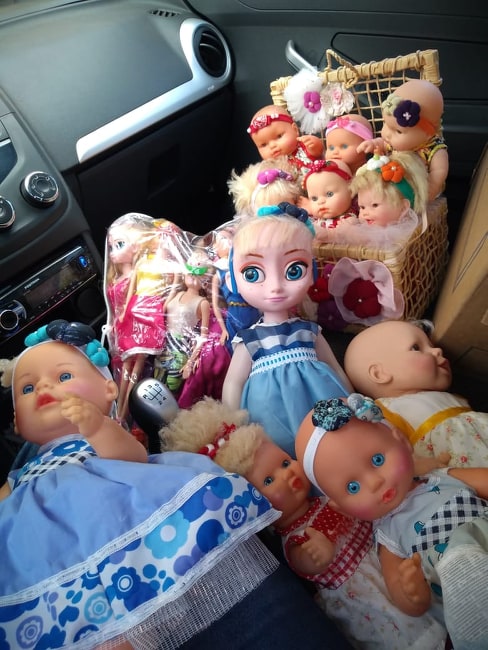 Imbituba: Bonecas recuperadas do lixo são reformadas e serão doadas