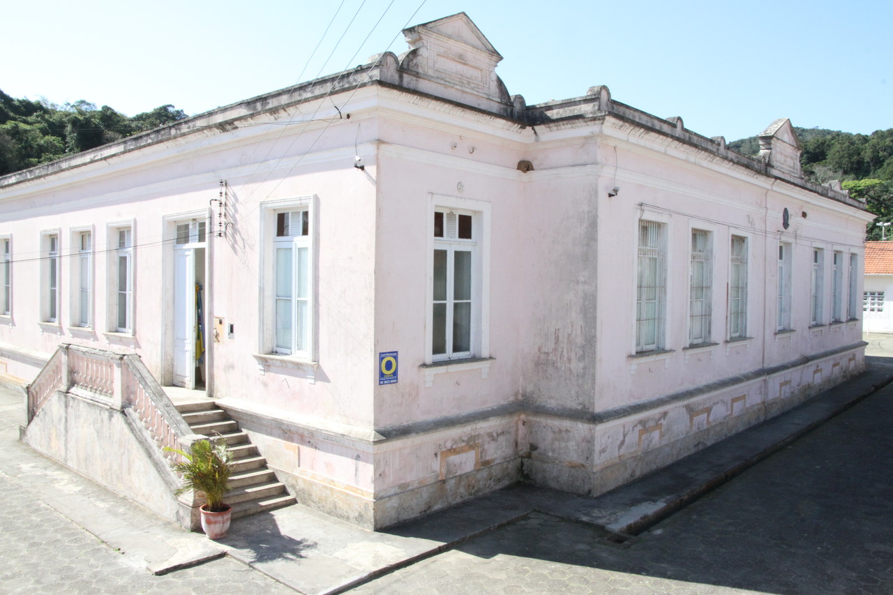 Deputado articula implantação de Colégio Militar em Laguna