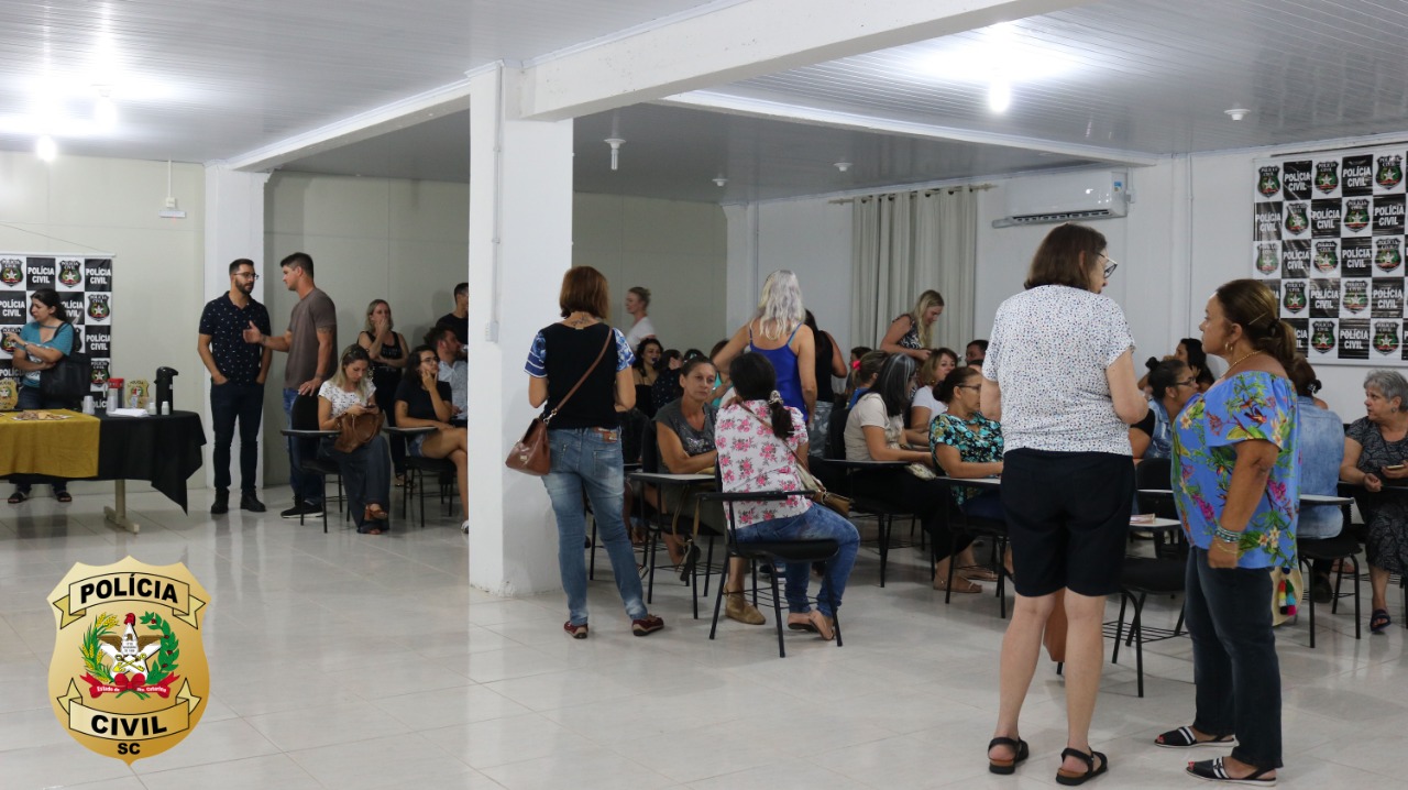 Situação dos animais de rua em Tubarão é discutida em encontro