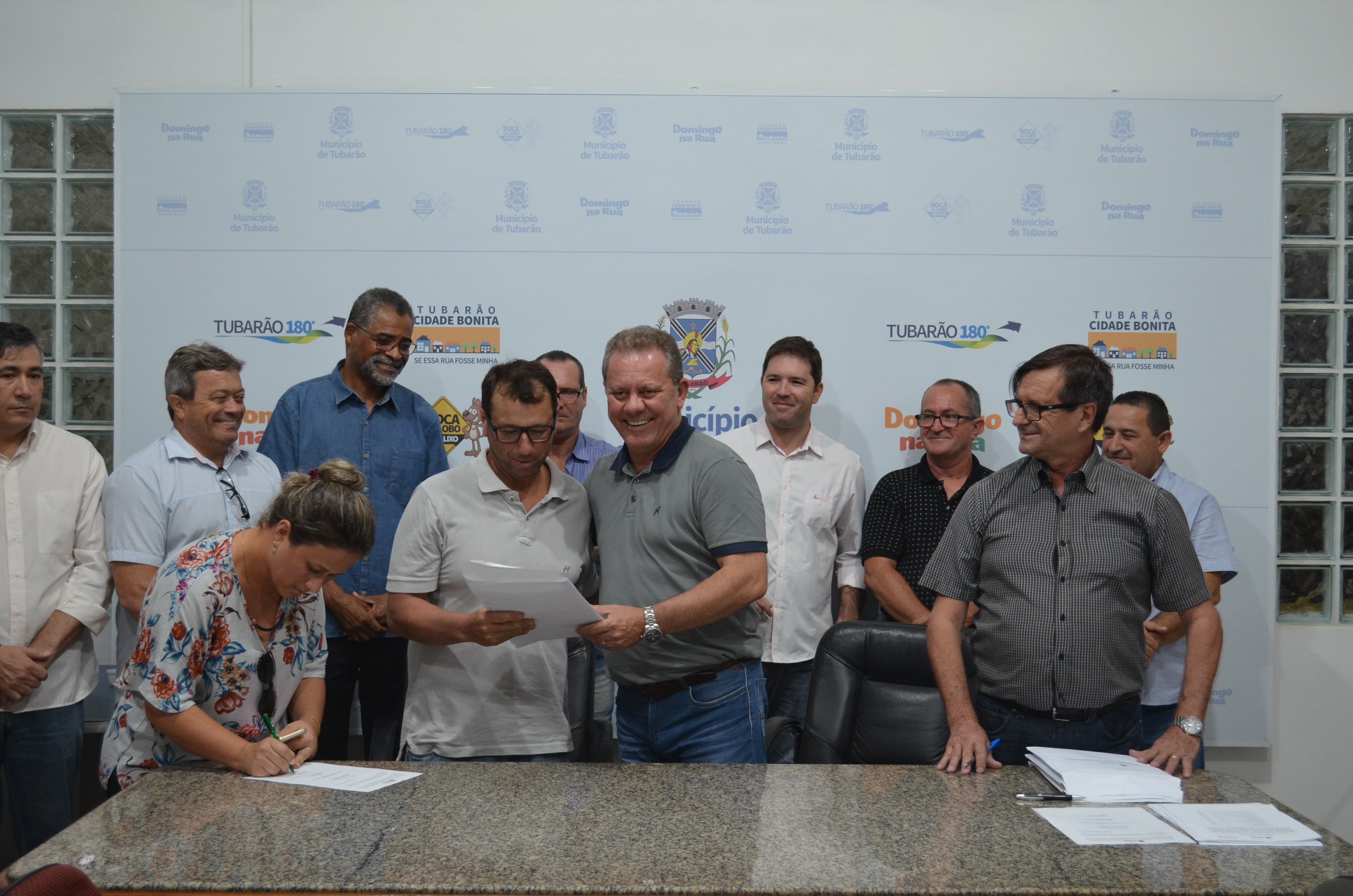 Passarela de concreto e primeiras vias do 