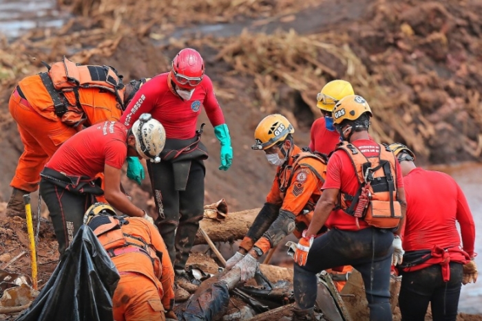 Tragédia em Brumadinho: Bombeiros acham almoxarifado soterrado; há indícios de corpos