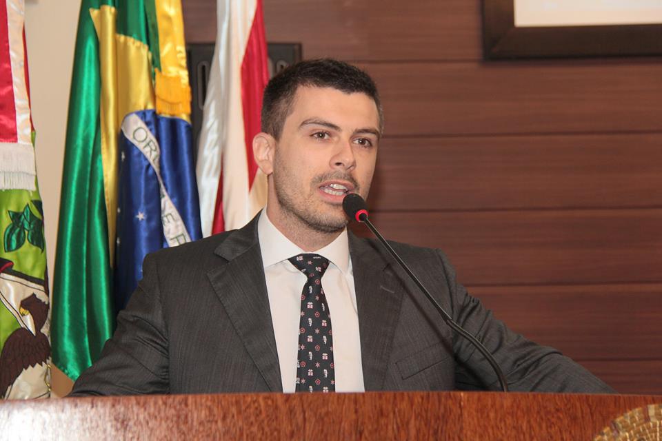 Polêmica: deputado catarinense quer permitir que pais ensinem filhos em casa