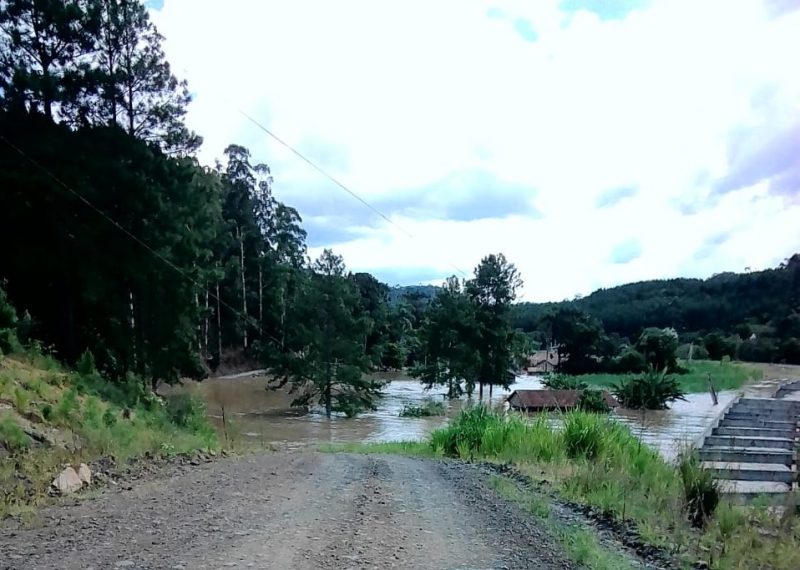 Canal de água para barragem de empresa se rompe em Taió