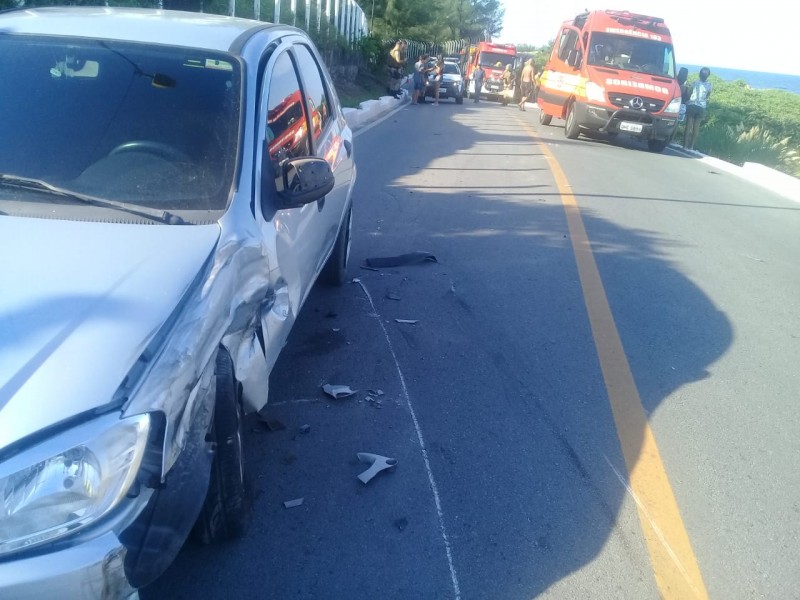 Colisão seguida de capotamento é registrada em Laguna