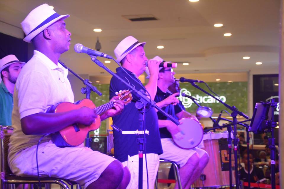Cavaquinho de Ouro anima o pré-Carnaval do Farol Shopping, em Tubarão