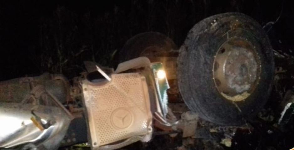 Em SC: Motorista morre ao despencar com carreta em ribanceira