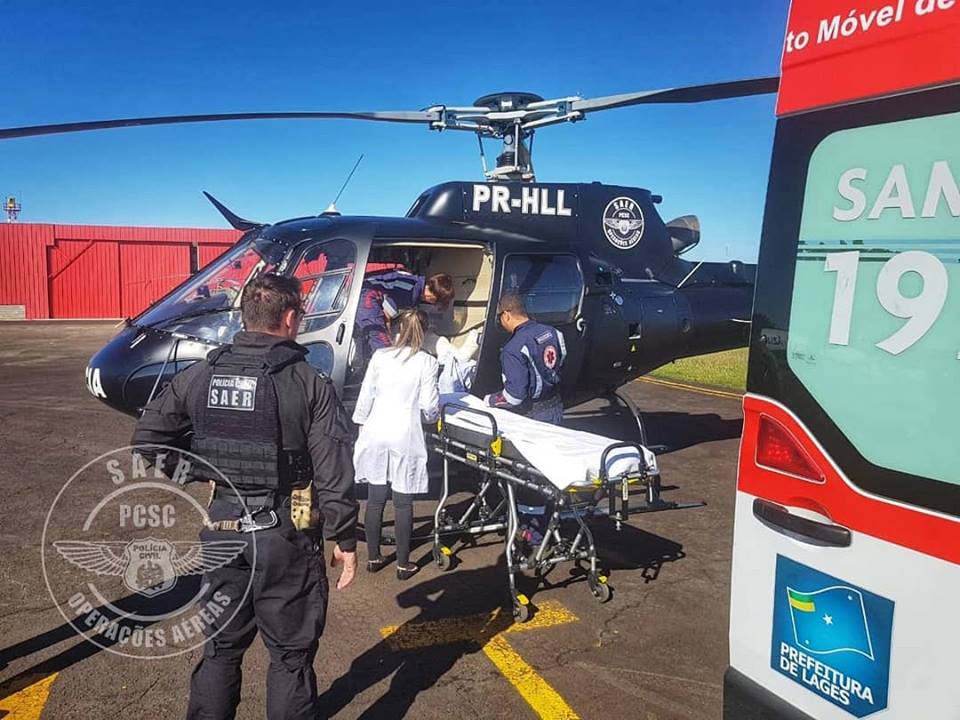 Duas pessoas sofrem queimaduras graves e são transportadas pelo Saer
