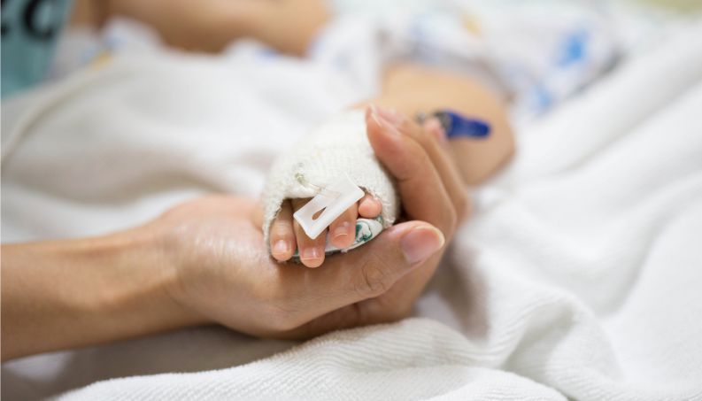 No País: Sozinha em casa, criança de 3 anos é vítima de incêndio e tem corpo queimado