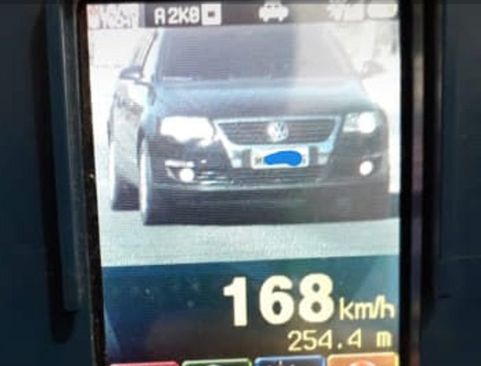 Na região: Carro é flagrado a 168 km/h em rodovia