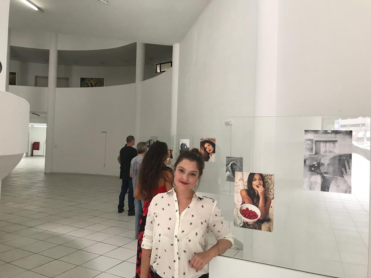 Exposição de fotografias celebra o Dia Internacional da Mulher em Tubarão