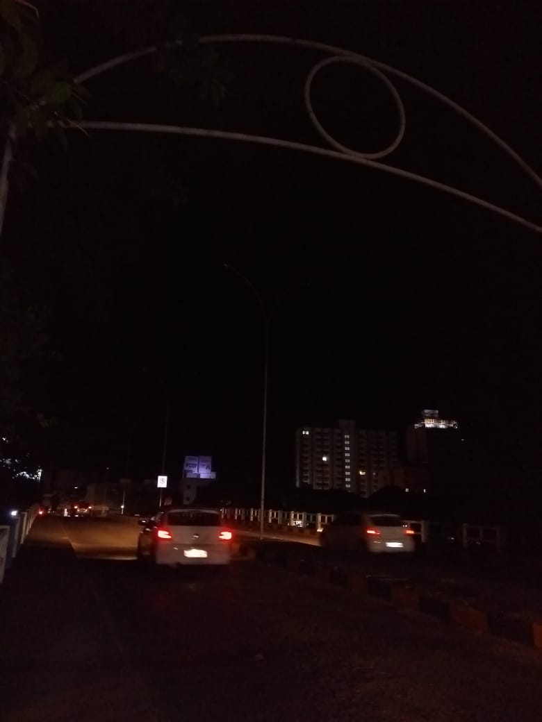 Furto de fios deixa ponte do Centro de Tubarão no escuro