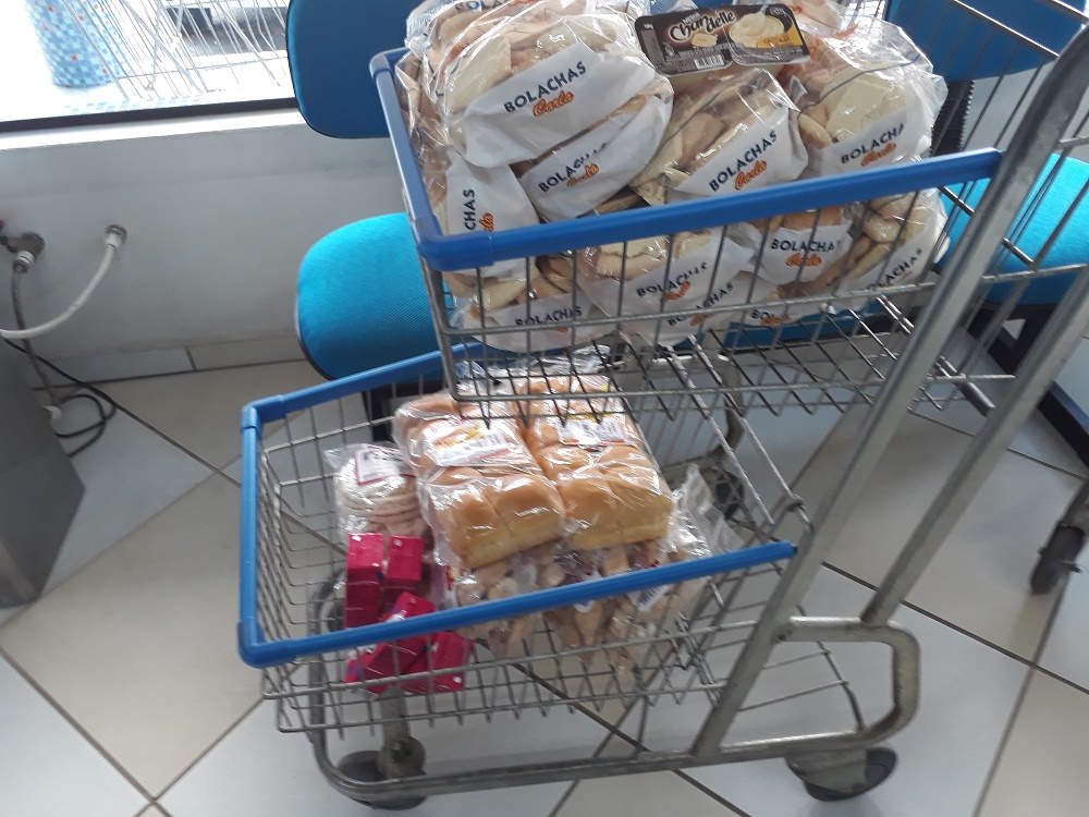 Produtos vencidos: Procon notifica supermercado em Imbituba