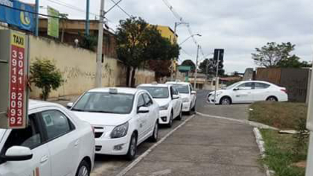 Homem é preso após roubar taxista em Laguna