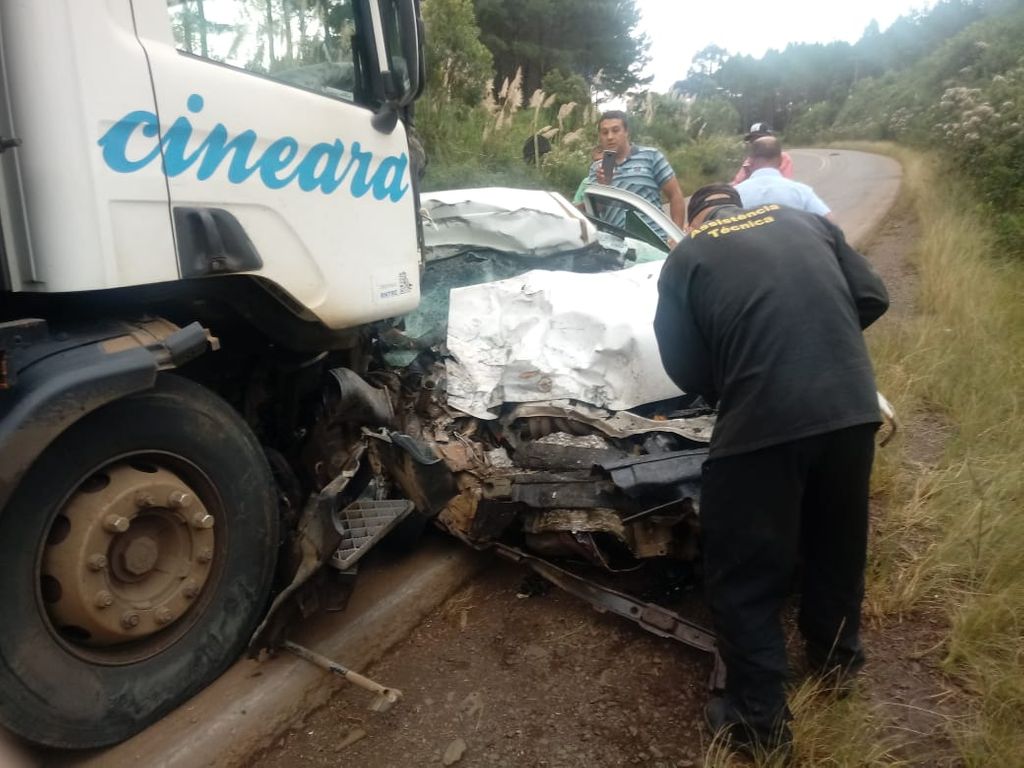 Colisão frontal em SC resulta em três mortos