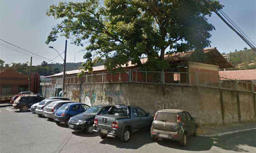 No País: Estudante atira em frente à escola após boatos sobre sua sexualidade