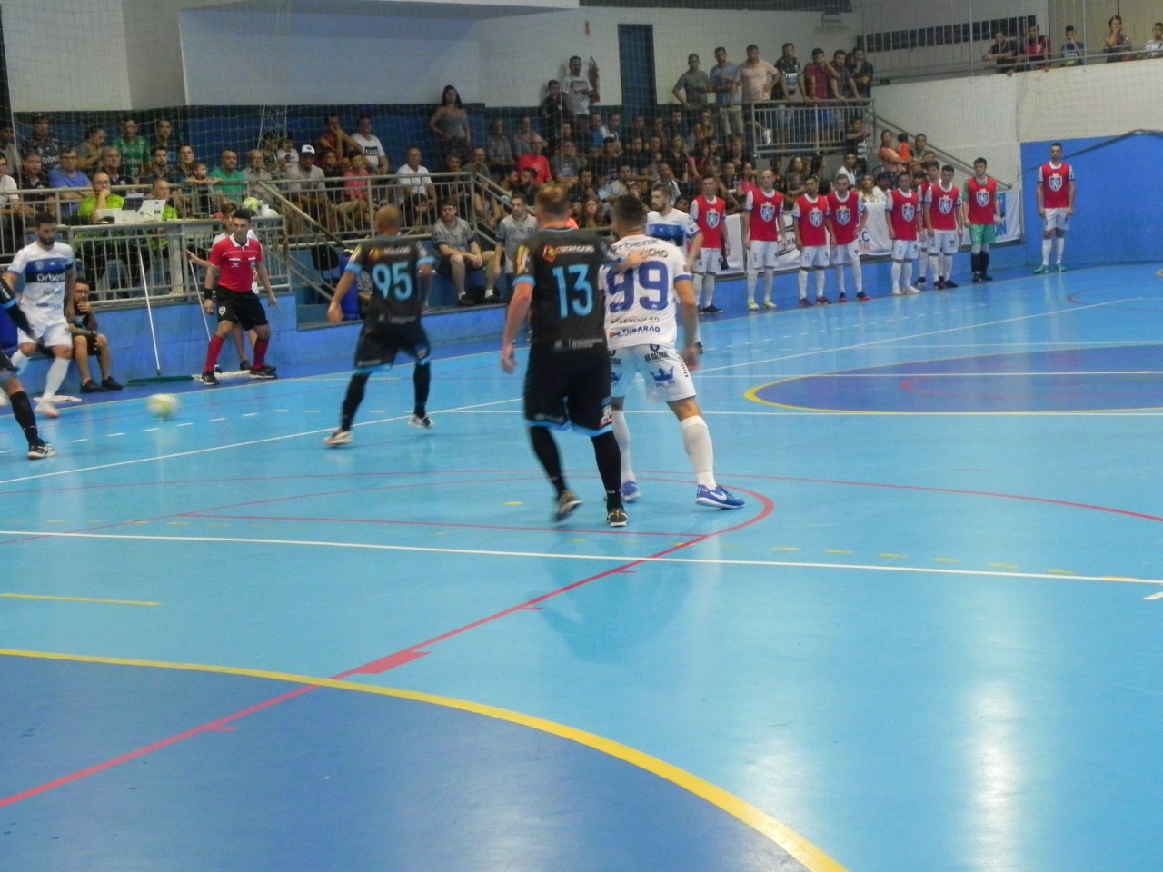 Tubarão Futsal fica a um empate do título da Recopa SC