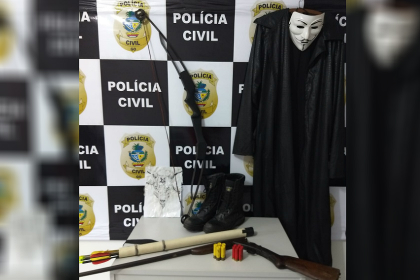 No país: Polícia apreende estudante que planejava massacre em escola
