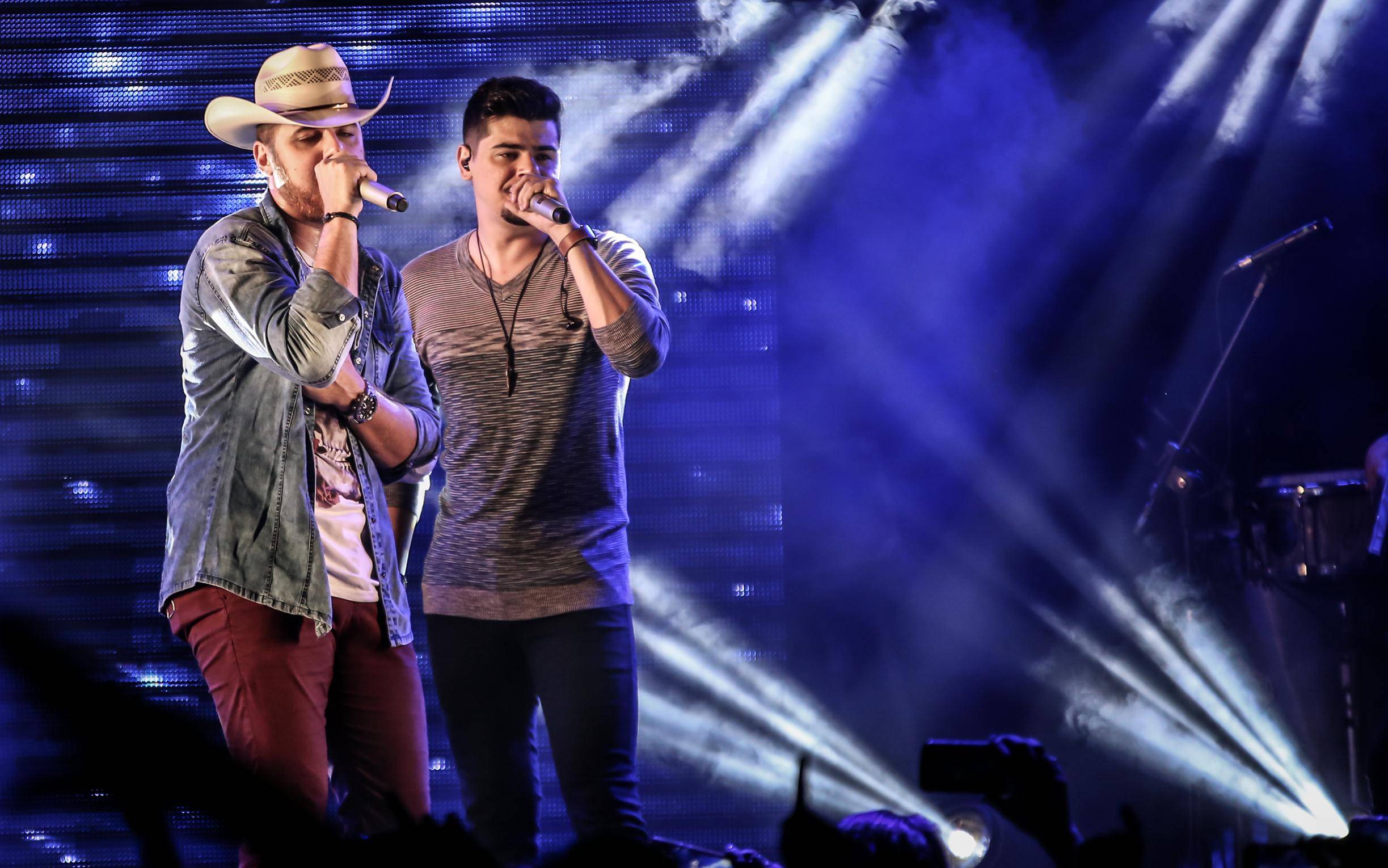 Sertanejo invade o Farol Shopping, em Tubarão, com show de Zé Neto e Cristiano
