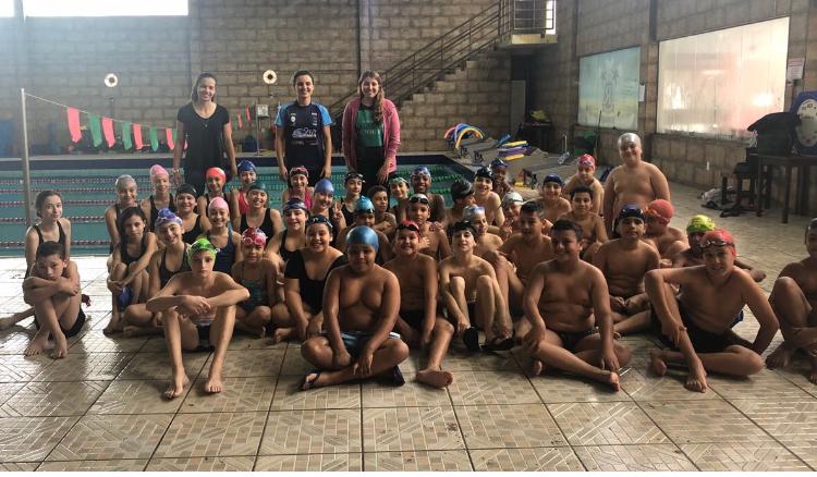 Escolinha Pequenos Tubarões inicia treinamento de 80 crianças