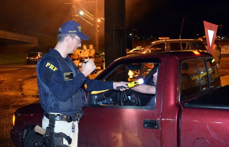 Fiscalização na BR 101 em Tubarão flagra 40 motoristas dirigindo sob efeito de álcool