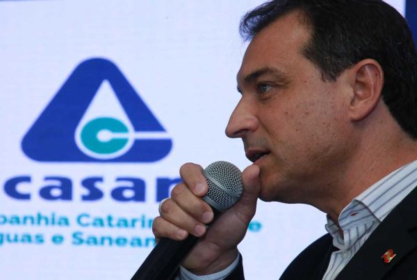 Governador reforça papel da Casan e conclama prefeitos a manterem vínculos com a Companhia