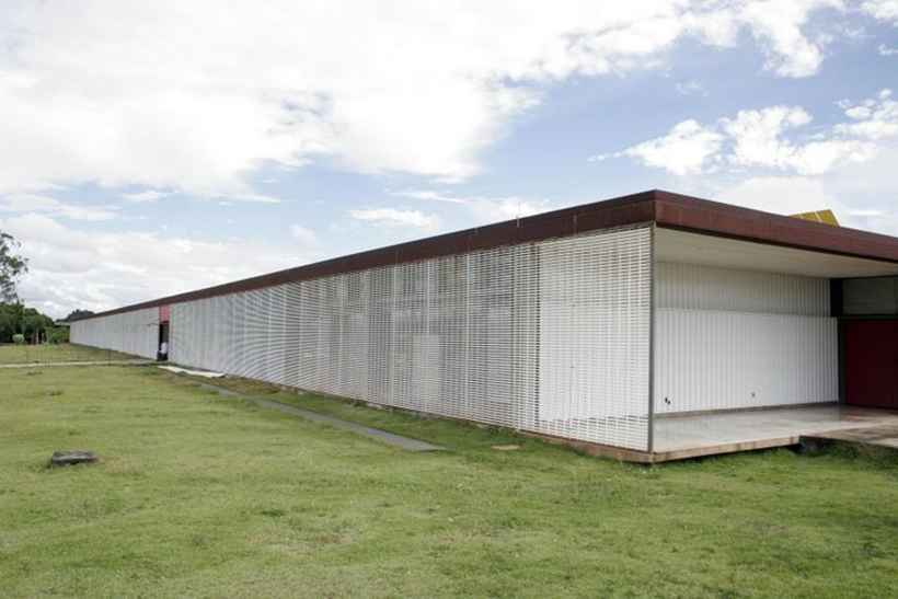 No país: Homem é flagrado filmando aluna dentro de banheiro de universidade