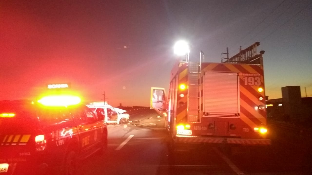 Colisão frontal é registrada na BR-101 em Tubarão