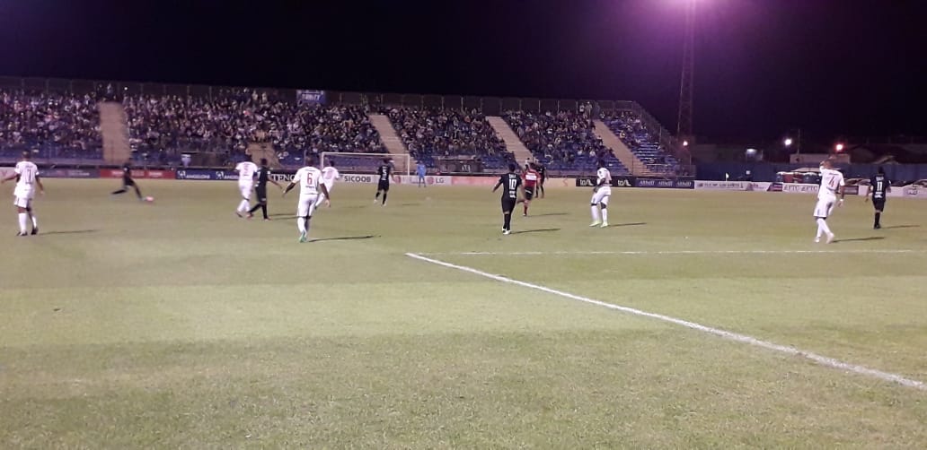 Tubarão vence o Brusque por 1 x 0 e respira no Catarinense