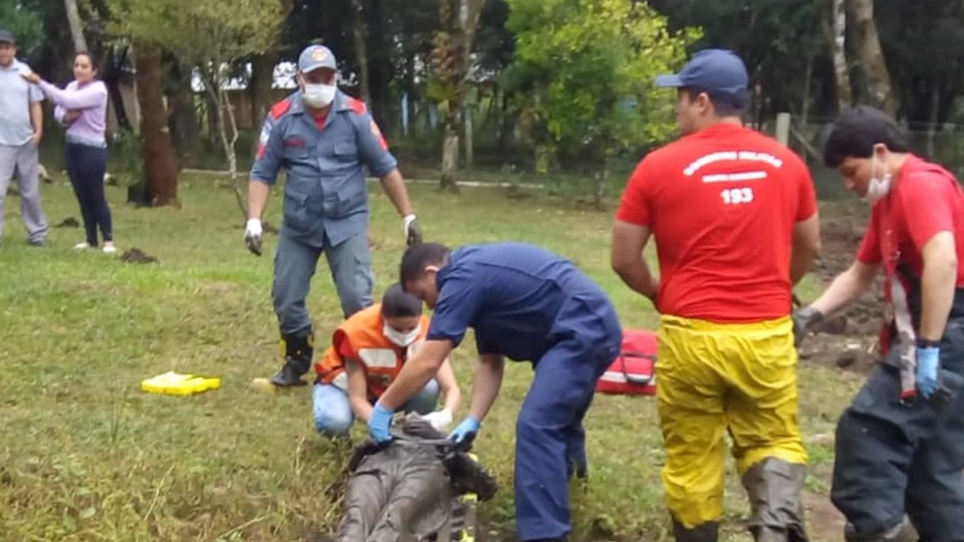Na serra catarinense: Idoso é resgatado após passar a noite em fossa