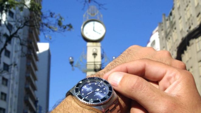 Bolsonaro suspende Horário de Verão