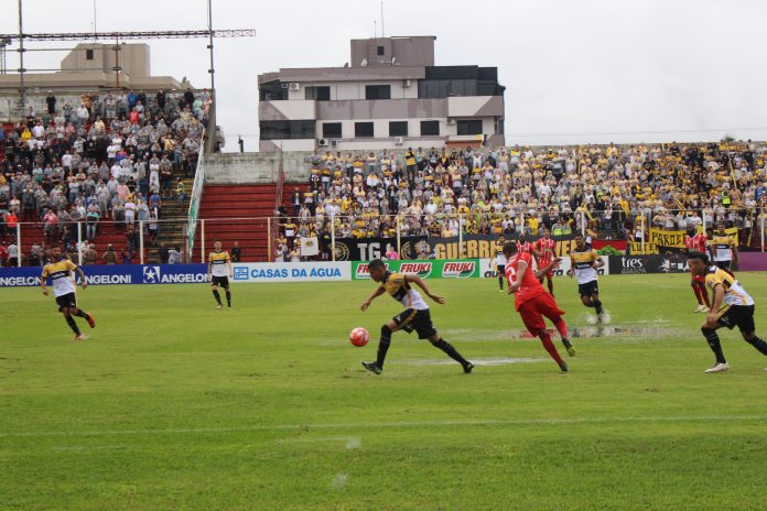 Hercílio Luz perde para o Criciúma e é rebaixado no Catarinense