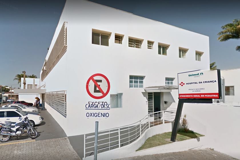 No país: Pai espanca filho de 3 anos que usou batom: “Não quero viado em casa”