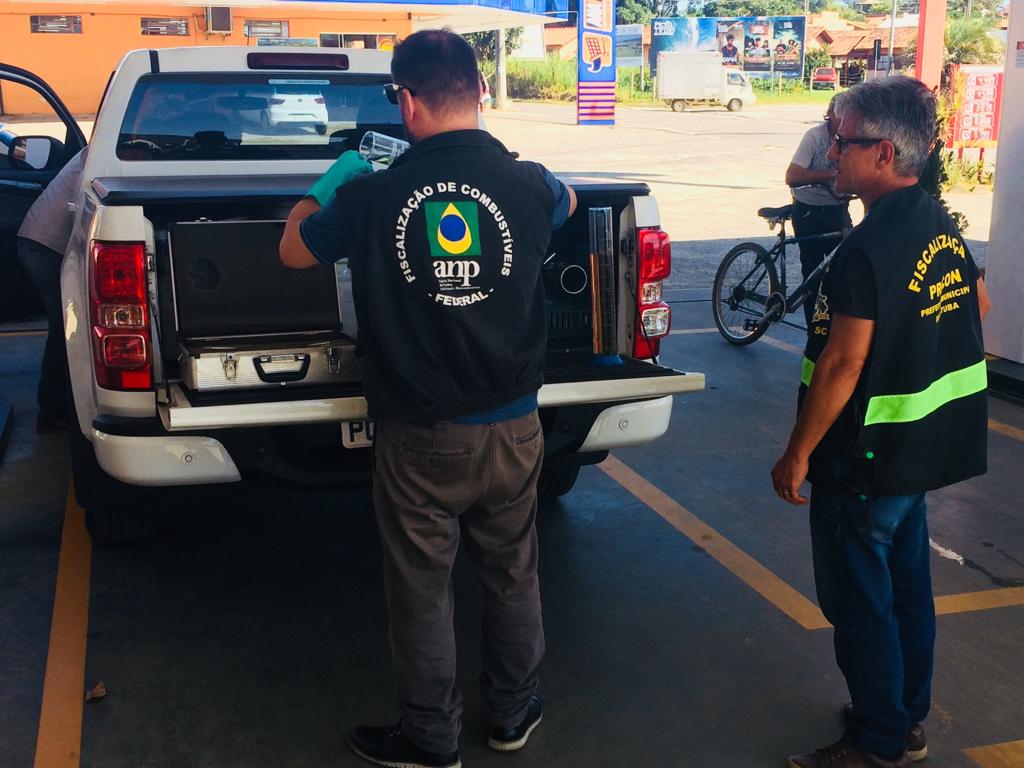 Procon e ANP fiscalizam postos de combustíveis em Imbituba