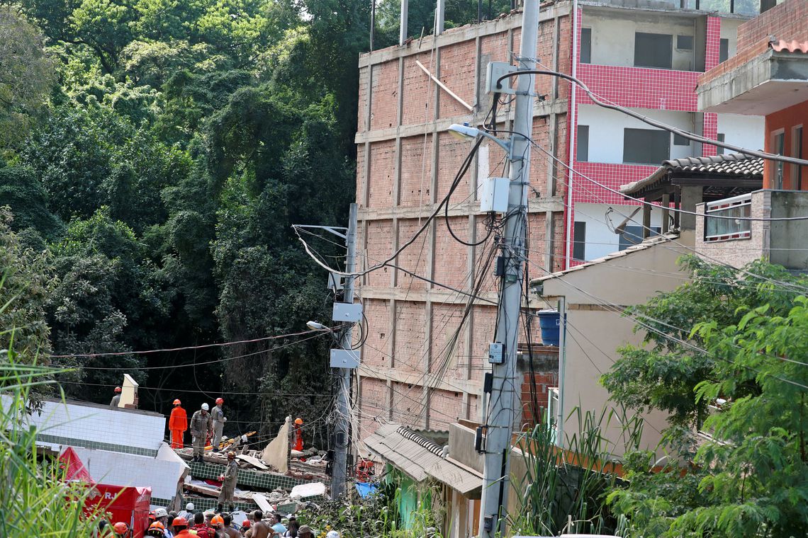 No RJ: Sobe para três o número de mortos no desabamento em Muzema