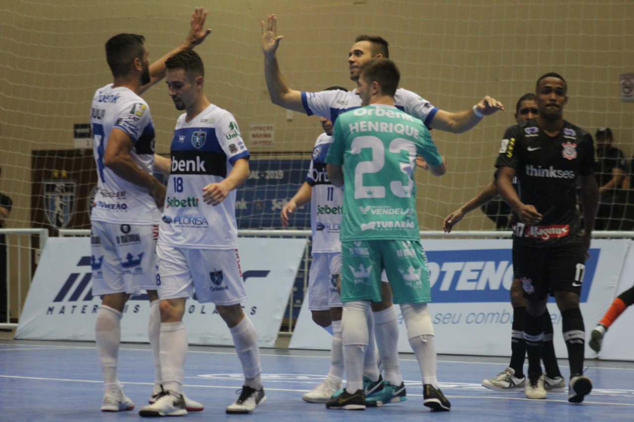 Tubarão Futsal vence o Corinthians pela Liga