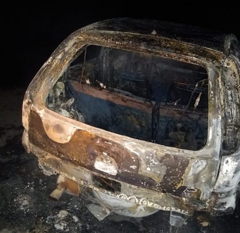 Carro pega fogo após pane elétrica em Lauro Müller; VEJA VÍDEO