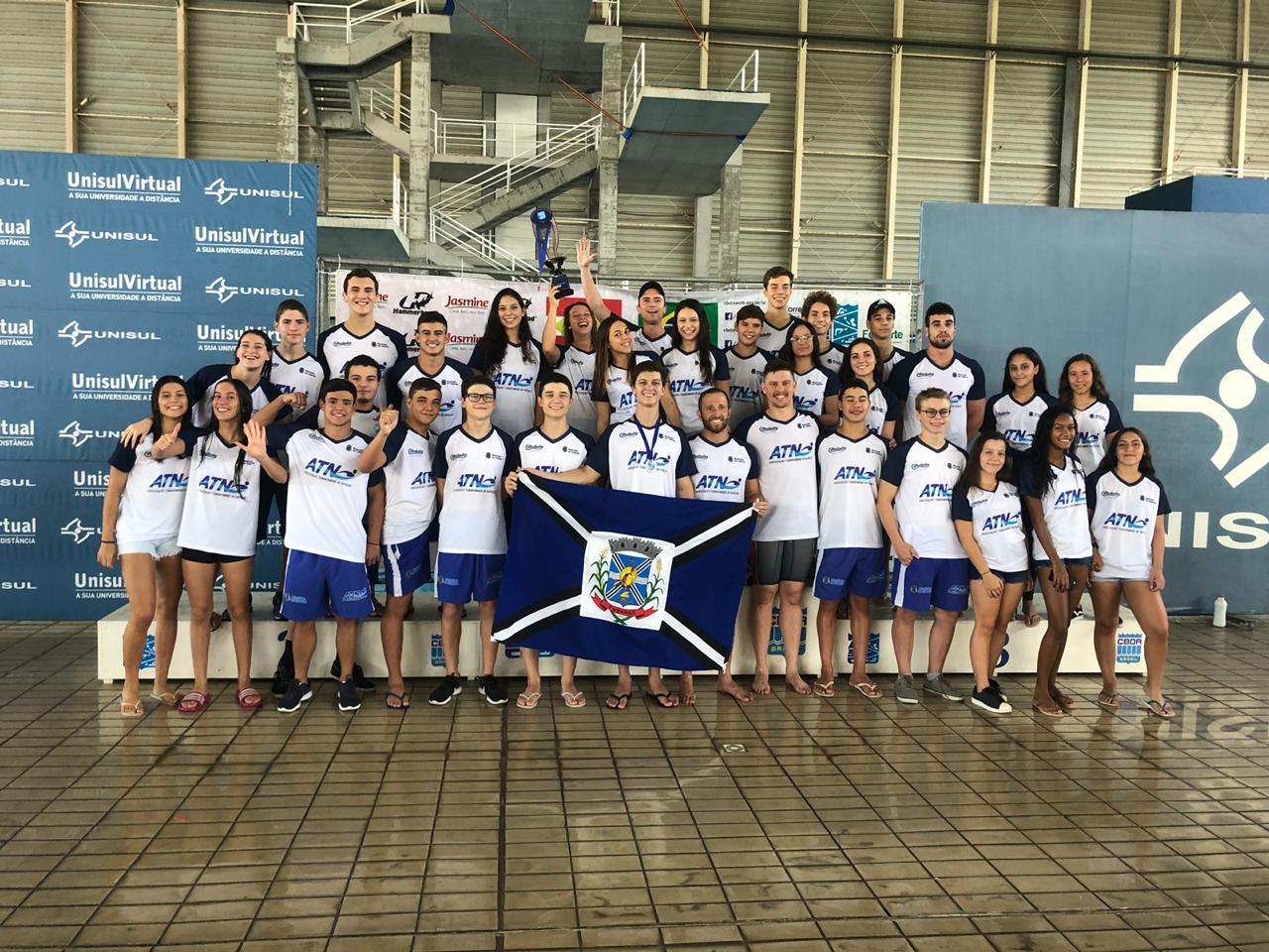 Equipe tubaronense de natação é hexacampeã geral em competição estadual