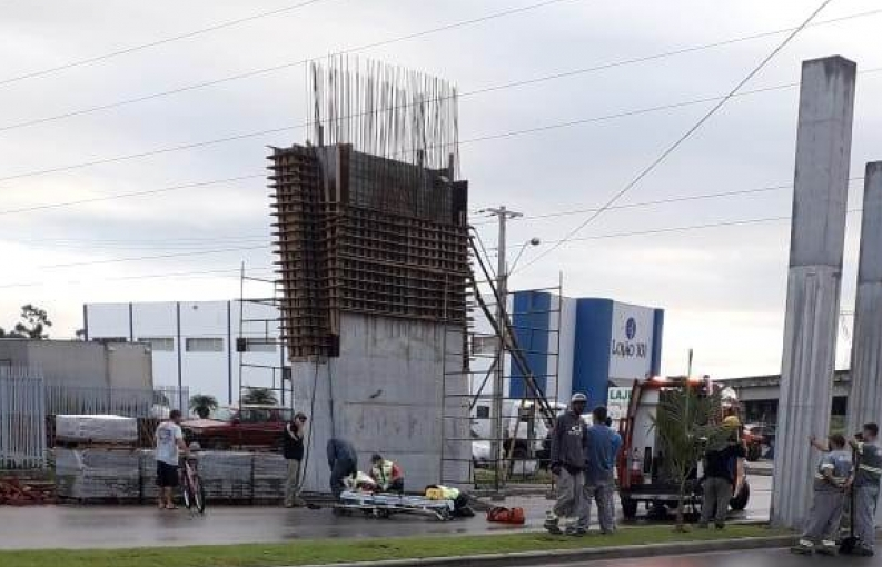 Trabalhador cai de andaime na entrada de Capivari de Baixo