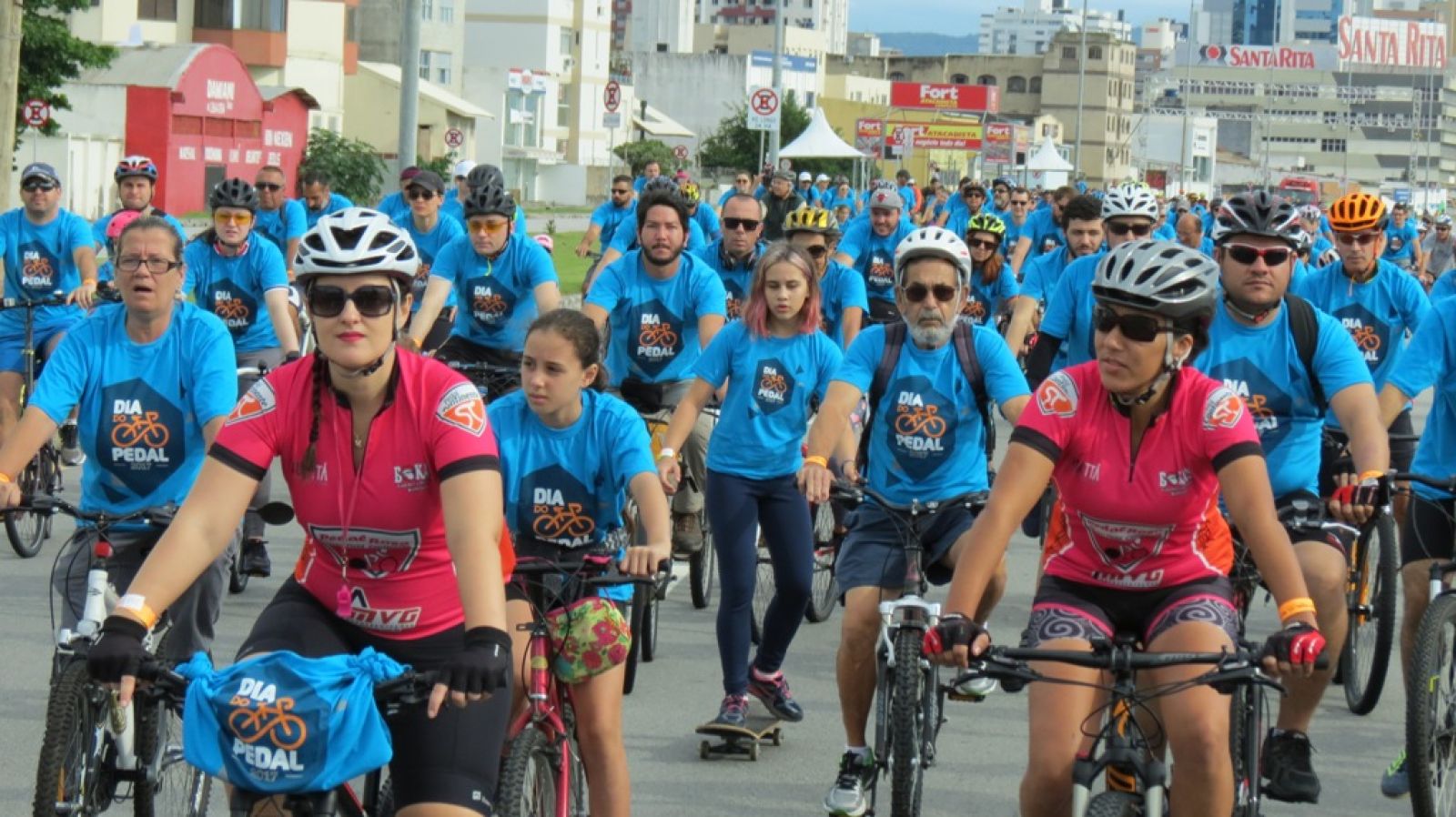 Sesc promove passeio ciclístico em comemoração ao dia do trabalhador em Laguna