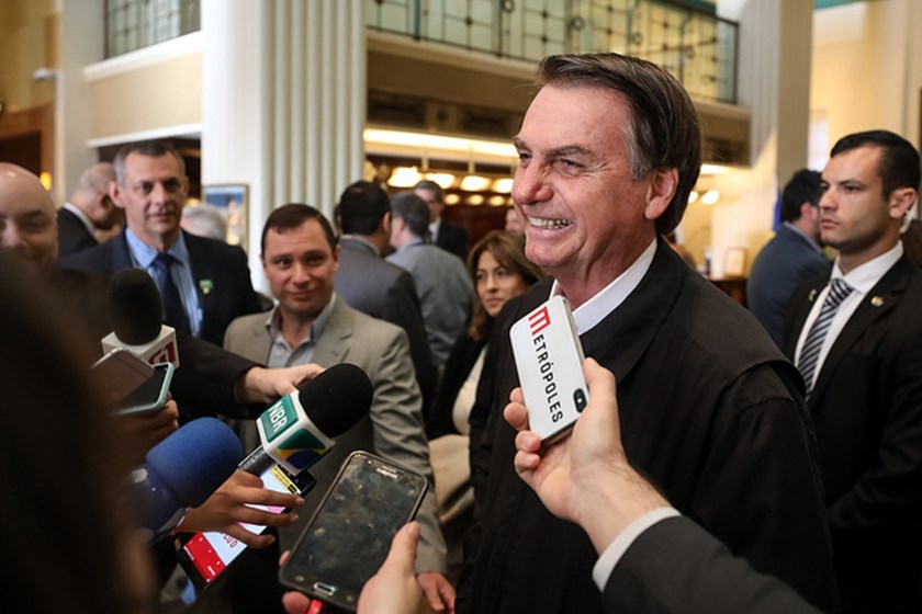 Bolsonaro: “Melhor a imprensa ficar pingando que ficar sem imprensa”
