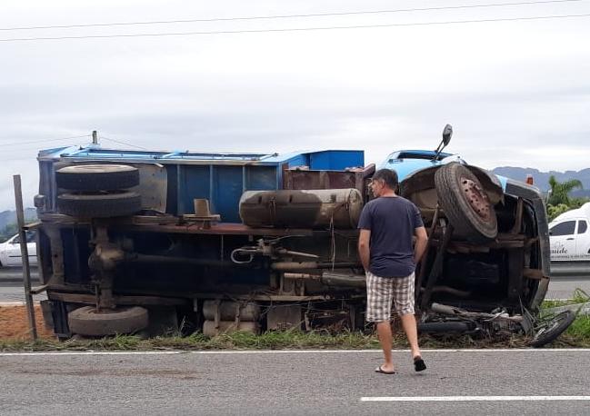 Imbituba: motociclista morre em grave acidente na BR-101