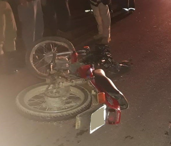 Motociclista morre ao colidir na traseira de caminhão em Sangão