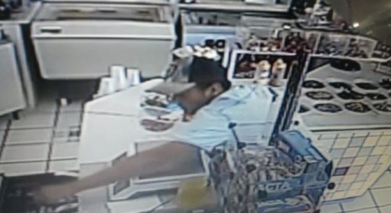 De cara limpa e armado bandido assalta sorveteria em Balneário Arroio do Silva