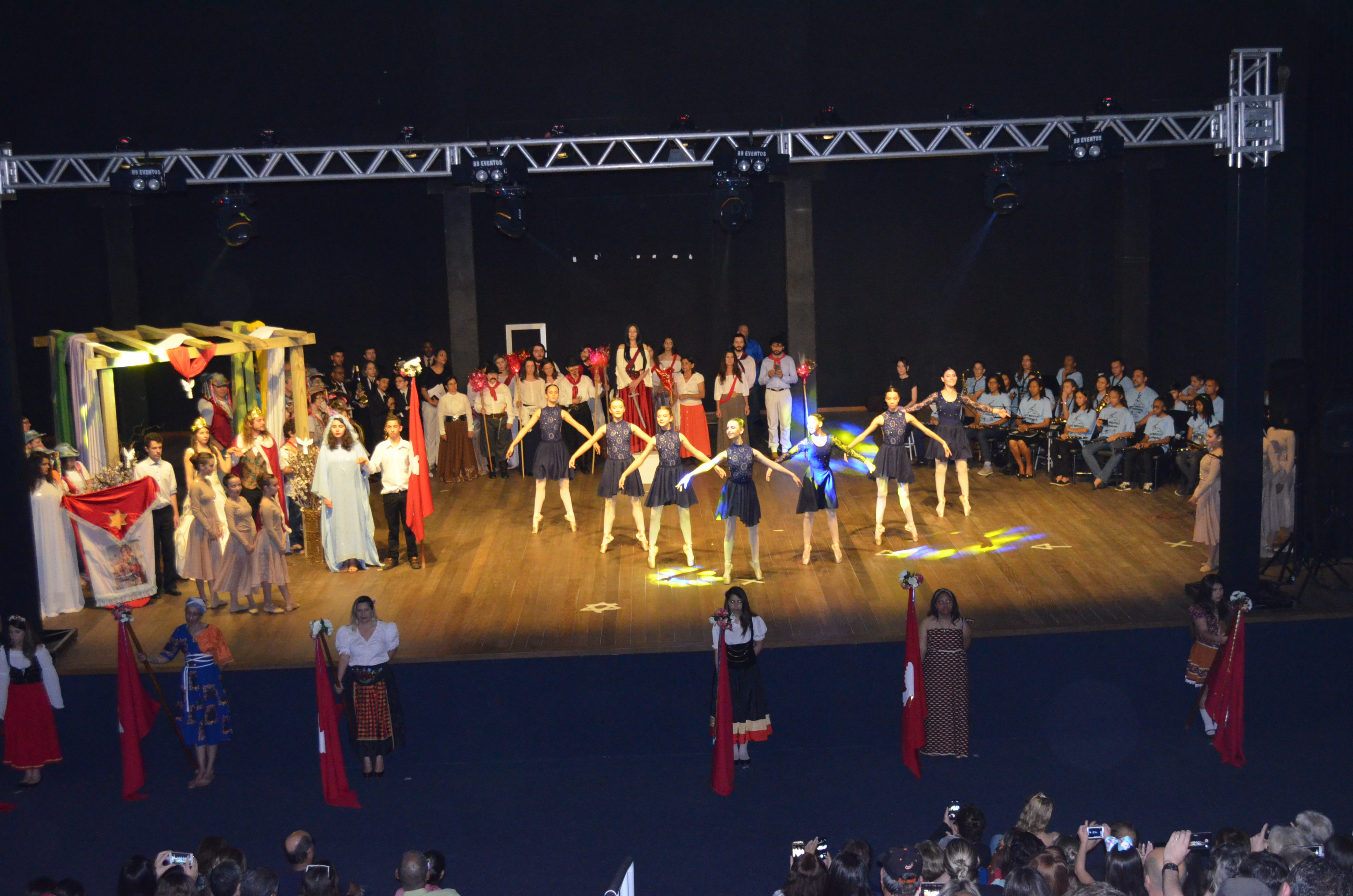 “O Divino Zumblick” é atração nesta sexta-feira (26) na Arena Multiuso, em Tubarão