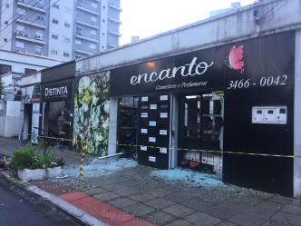 O recomeço após a perda total: incêndio em três lojas de Orleans completa um mês