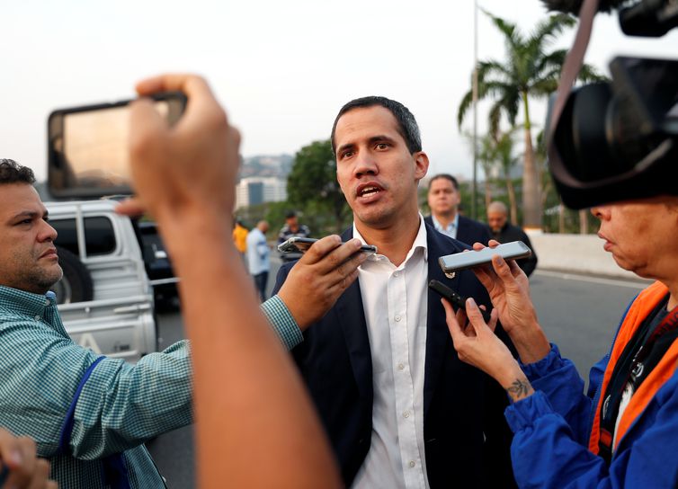 Internacional: Guaidó pede manifestação pacífica neste sábado na Venezuela