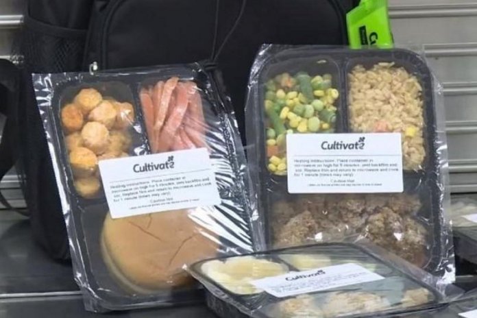 Internacional: Escola congela e doa merenda para alunos carentes comerem no fim de semana