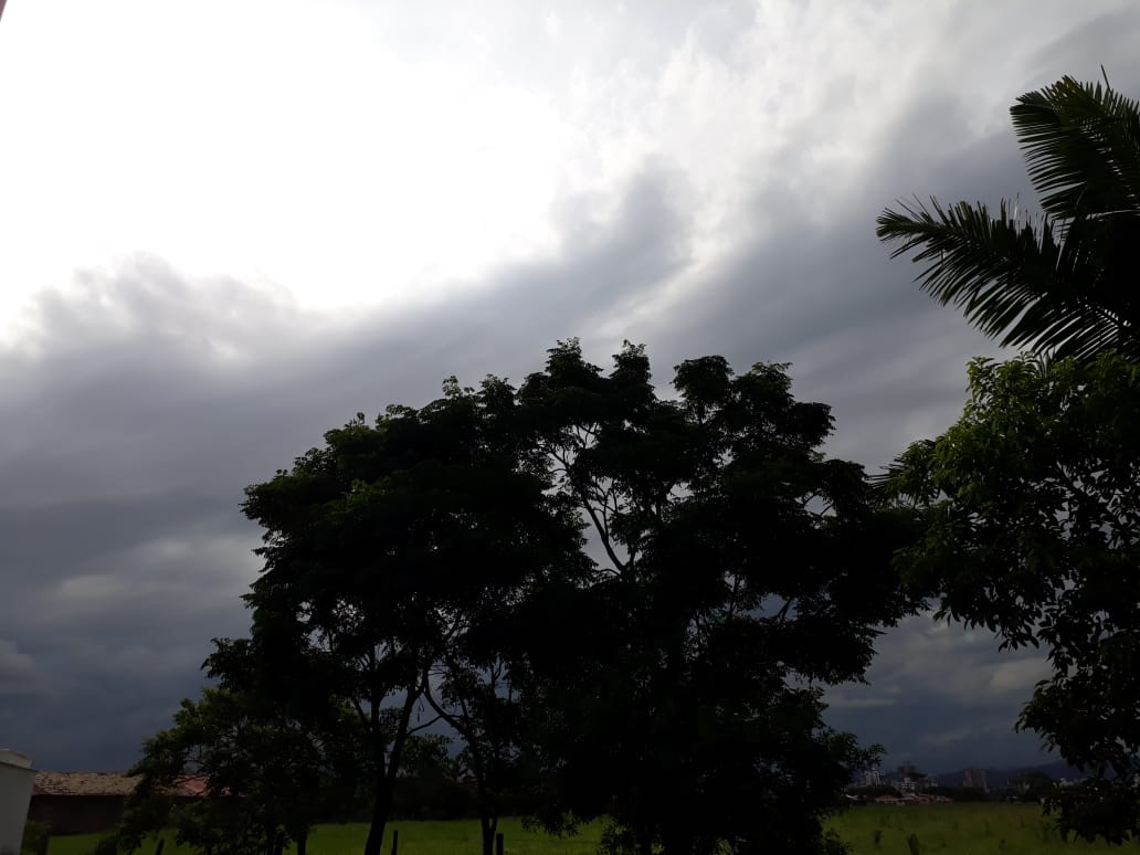 Terça-feira de tempo instável e chuva durante o dia na região